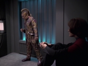extant_StarTrek_VOY_6x21-LiveFastAndProsper_02744.jpg