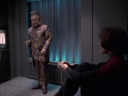 extant_StarTrek_VOY_6x21-LiveFastAndProsper_02745.jpg