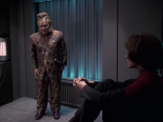 extant_StarTrek_VOY_6x21-LiveFastAndProsper_02747.jpg