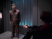 extant_StarTrek_VOY_6x21-LiveFastAndProsper_02748.jpg