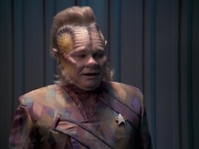 extant_StarTrek_VOY_6x21-LiveFastAndProsper_02806.jpg