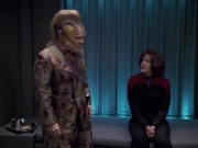 extant_StarTrek_VOY_6x21-LiveFastAndProsper_02860.jpg