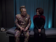 extant_StarTrek_VOY_6x21-LiveFastAndProsper_02869.jpg