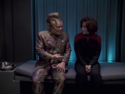 extant_StarTrek_VOY_6x21-LiveFastAndProsper_02875.jpg