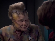 extant_StarTrek_VOY_6x21-LiveFastAndProsper_02885.jpg
