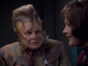 extant_StarTrek_VOY_6x21-LiveFastAndProsper_02893.jpg