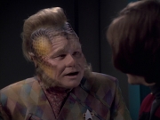 extant_StarTrek_VOY_6x21-LiveFastAndProsper_02896.jpg