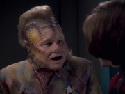 extant_StarTrek_VOY_6x21-LiveFastAndProsper_02897.jpg