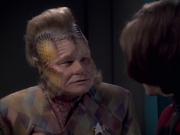 extant_StarTrek_VOY_6x21-LiveFastAndProsper_02899.jpg