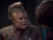 extant_StarTrek_VOY_6x21-LiveFastAndProsper_02900.jpg