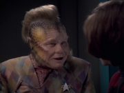 extant_StarTrek_VOY_6x21-LiveFastAndProsper_02907.jpg