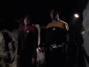 extant_StarTrek_VOY_6x21-LiveFastAndProsper_03479.jpg