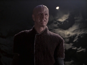 extant_StarTrek_VOY_6x21-LiveFastAndProsper_03504.jpg
