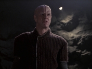 extant_StarTrek_VOY_6x21-LiveFastAndProsper_03506.jpg