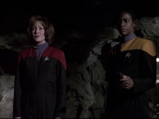extant_StarTrek_VOY_6x21-LiveFastAndProsper_03508.jpg