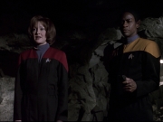 extant_StarTrek_VOY_6x21-LiveFastAndProsper_03510.jpg