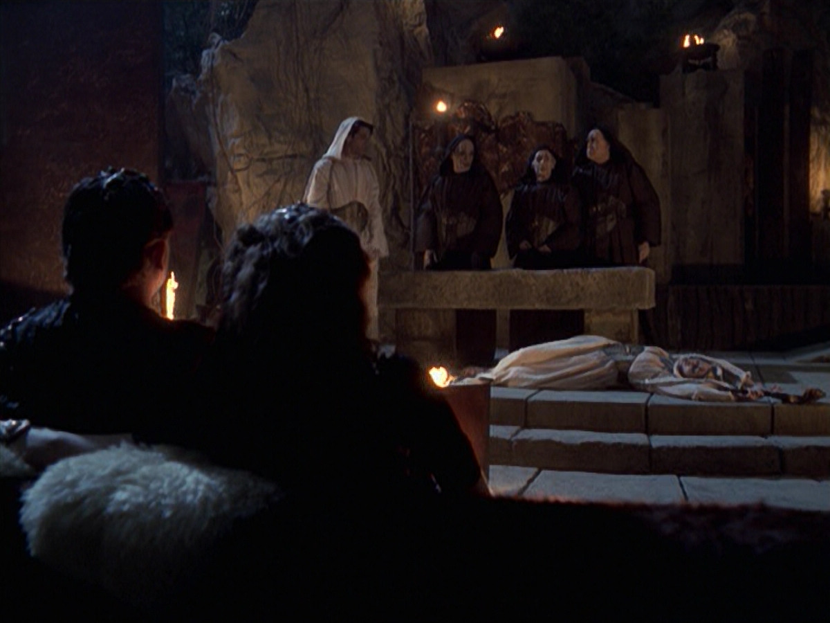 extant_StarTrek_VOY_6x22-Muse_00097.jpg
