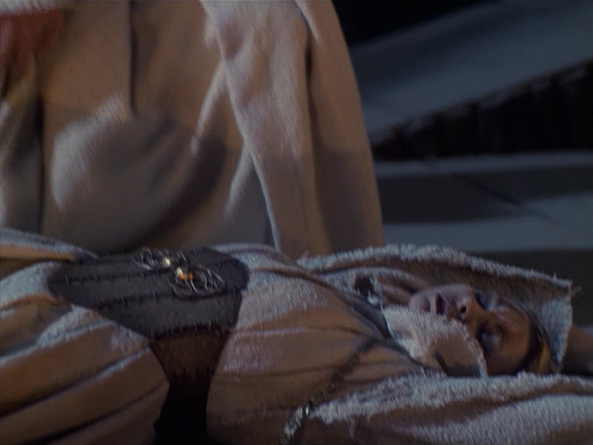 extant_StarTrek_VOY_6x22-Muse_00104.jpg