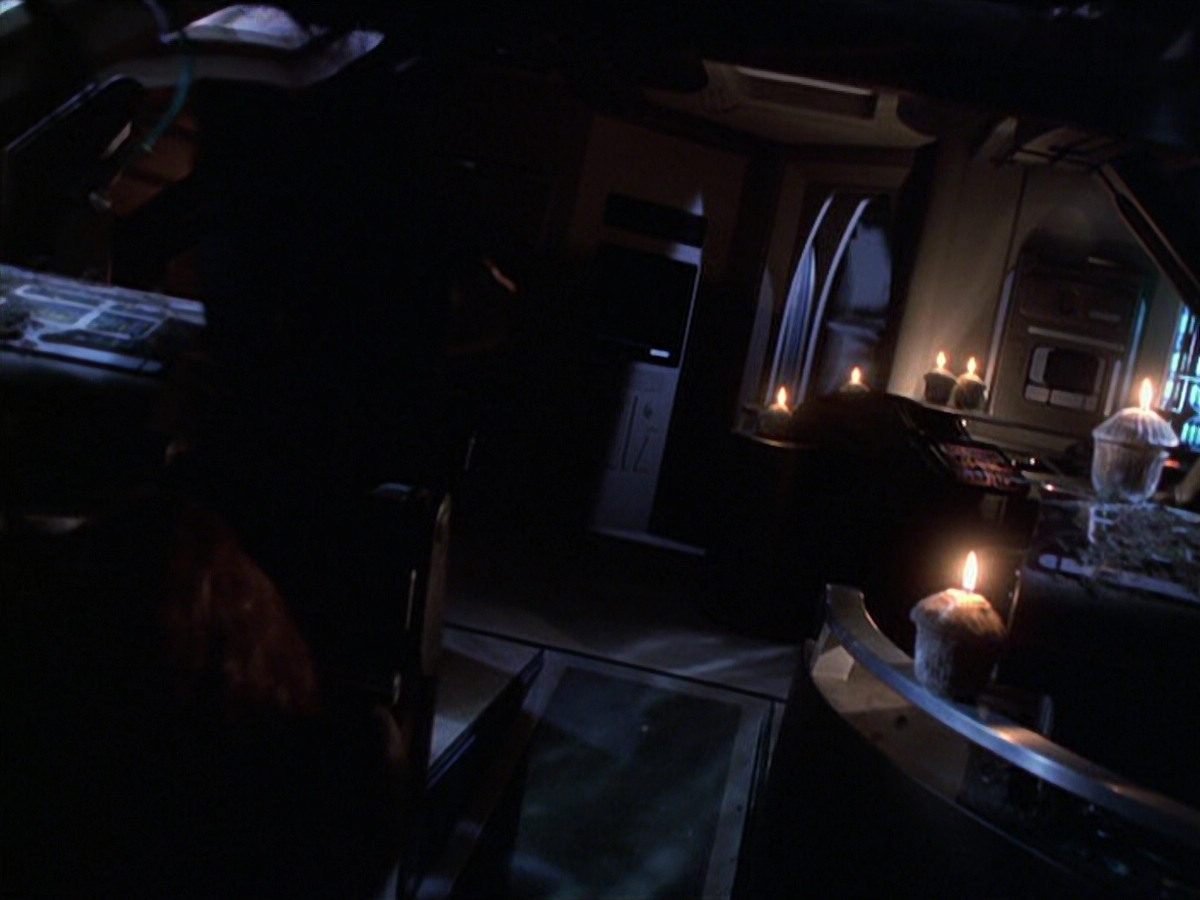extant_StarTrek_VOY_6x22-Muse_00270.jpg