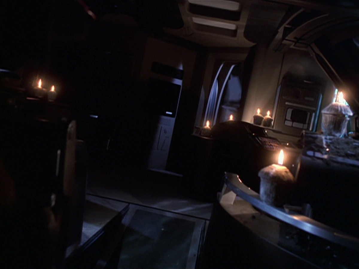 extant_StarTrek_VOY_6x22-Muse_00273.jpg