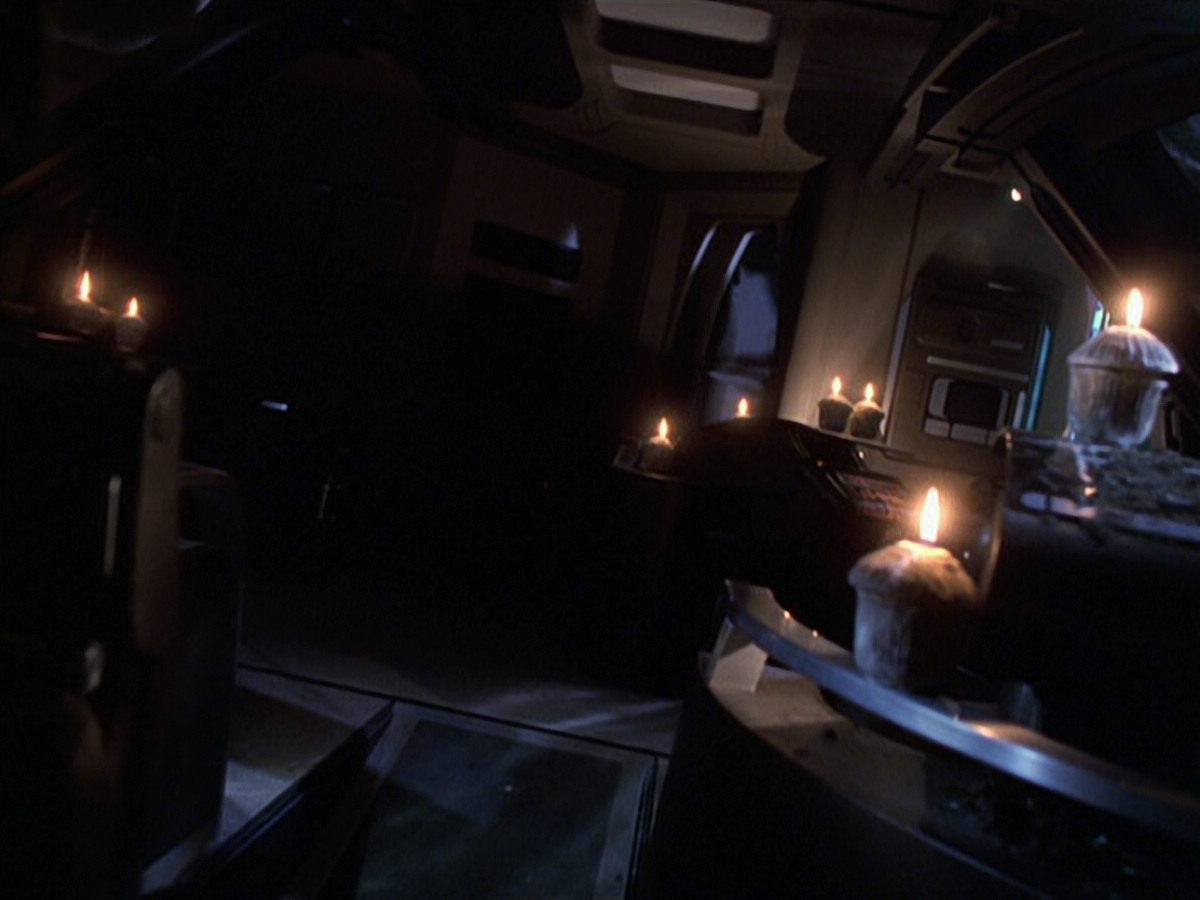 extant_StarTrek_VOY_6x22-Muse_00274.jpg