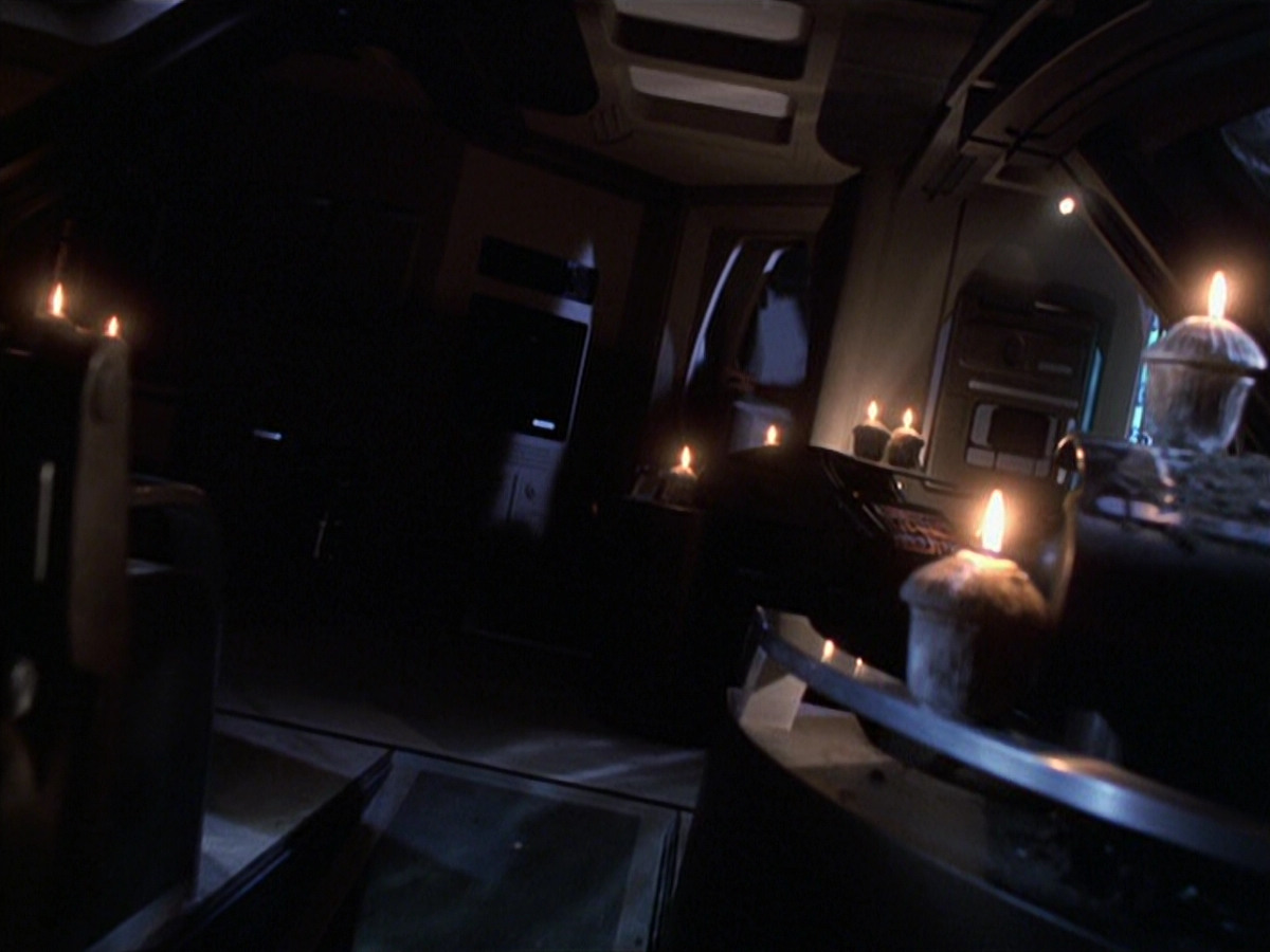 extant_StarTrek_VOY_6x22-Muse_00275.jpg