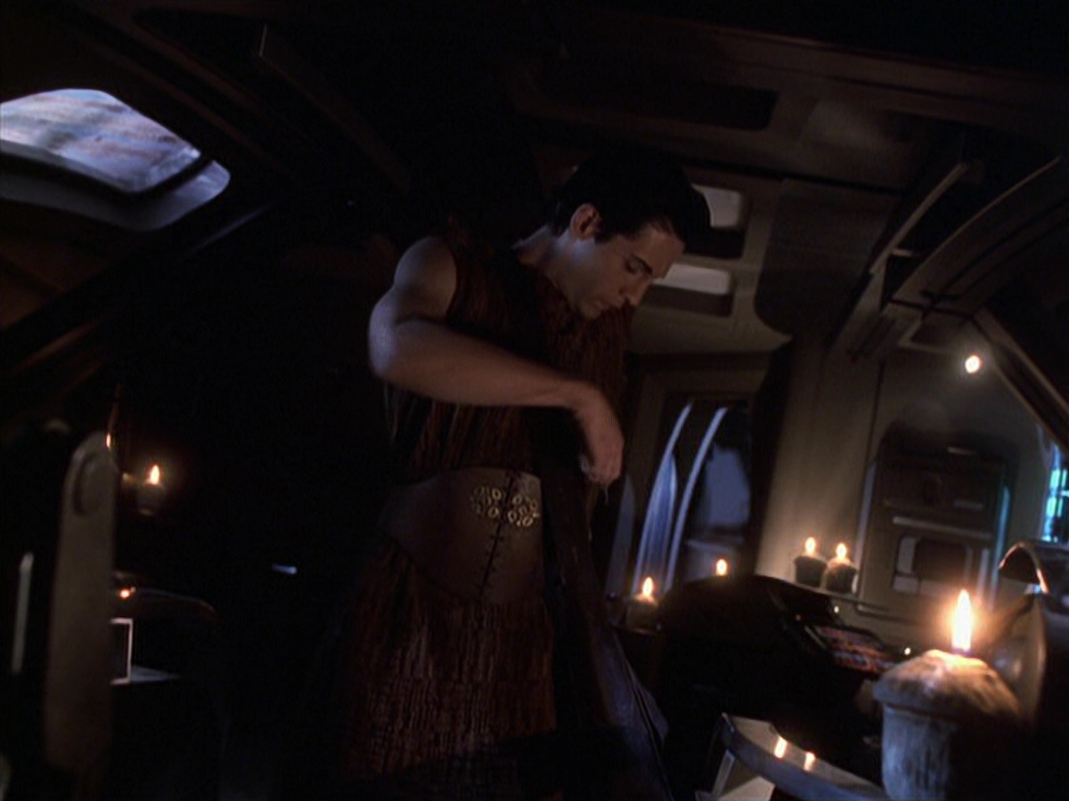 extant_StarTrek_VOY_6x22-Muse_00294.jpg