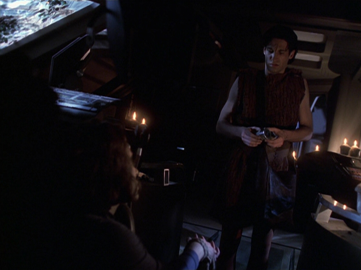 extant_StarTrek_VOY_6x22-Muse_00556.jpg