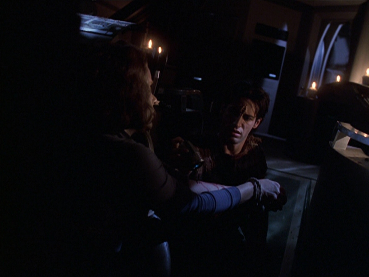 extant_StarTrek_VOY_6x22-Muse_00594.jpg