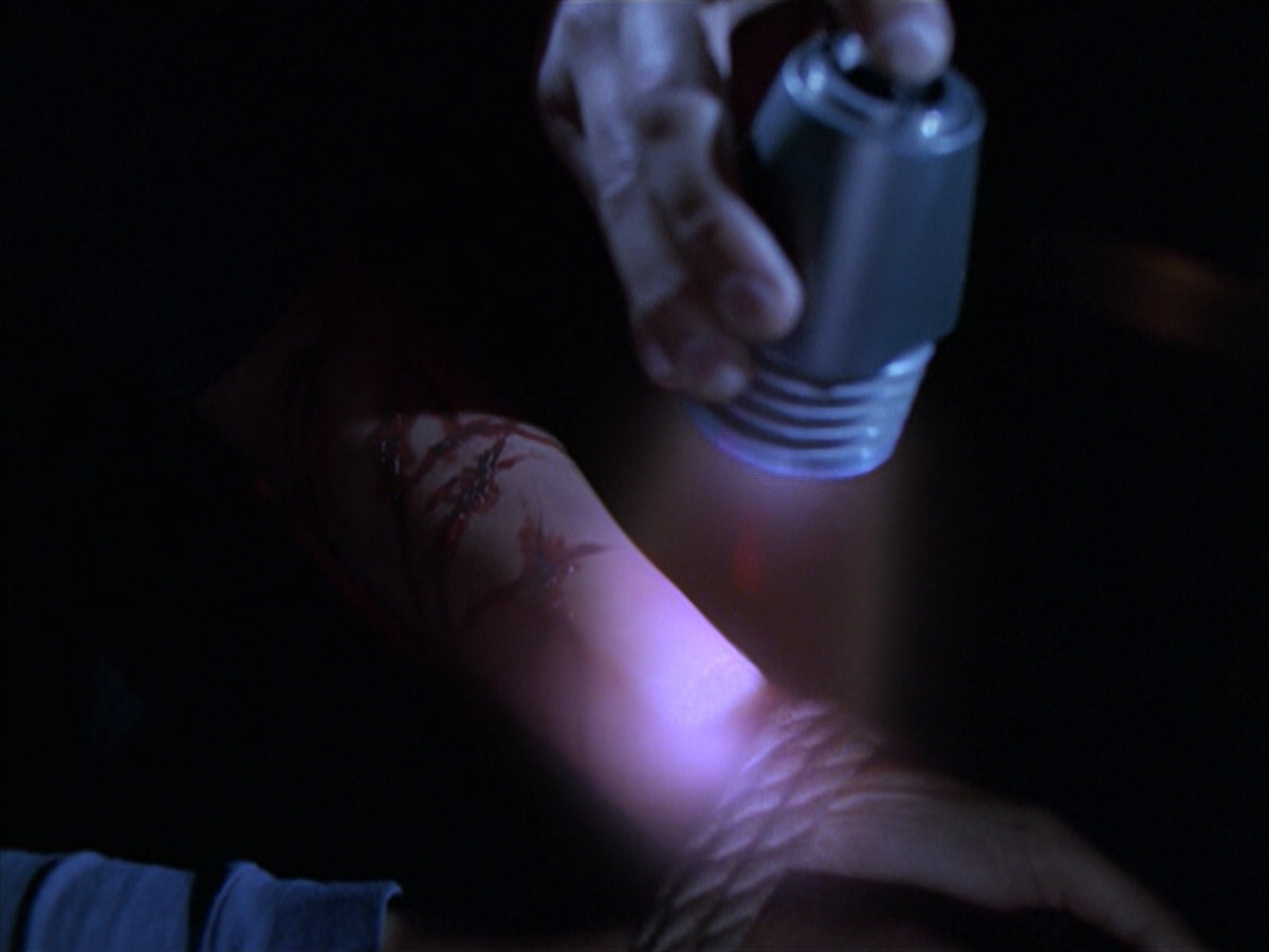 extant_StarTrek_VOY_6x22-Muse_00600.jpg