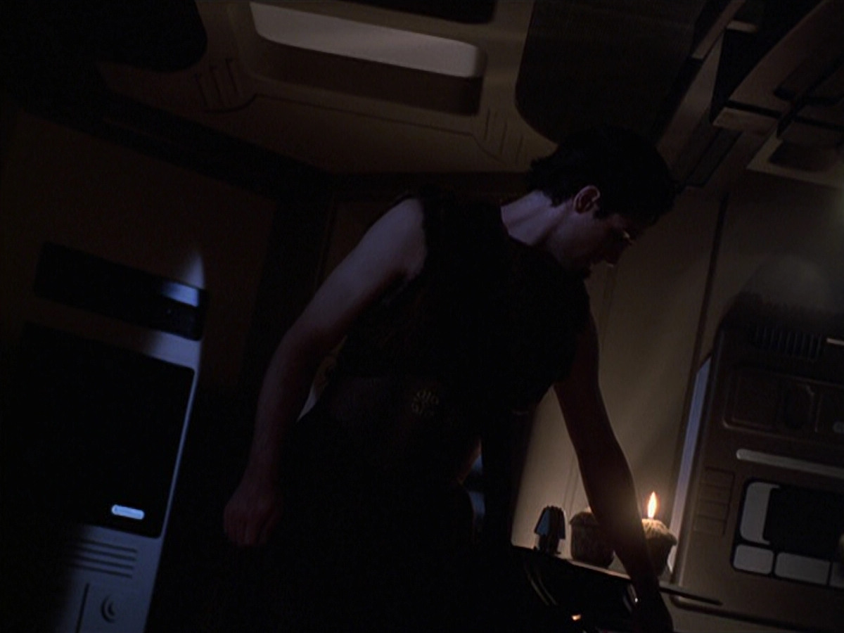 extant_StarTrek_VOY_6x22-Muse_00675.jpg