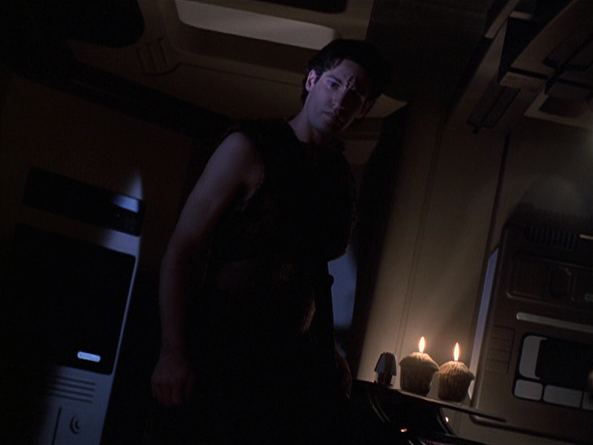 extant_StarTrek_VOY_6x22-Muse_00690.jpg