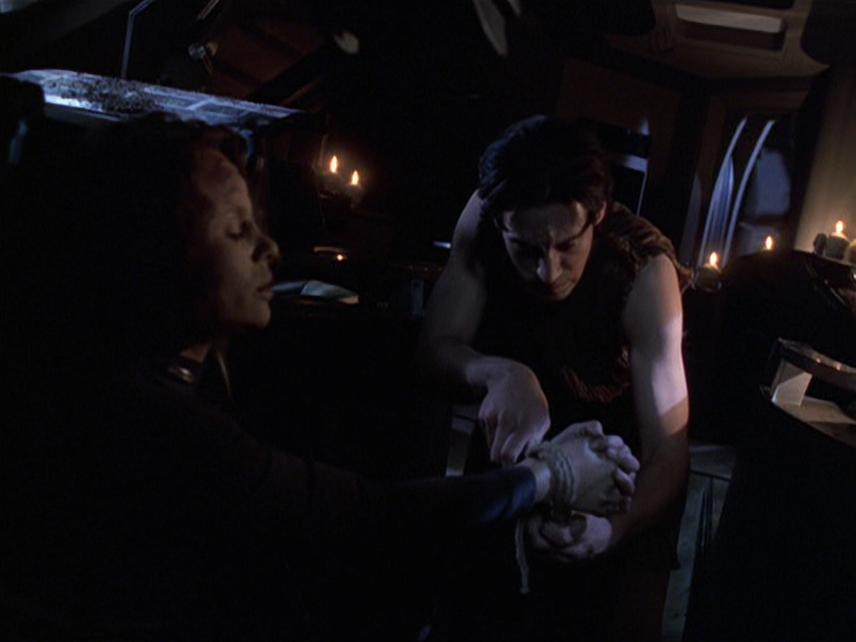 extant_StarTrek_VOY_6x22-Muse_00853.jpg
