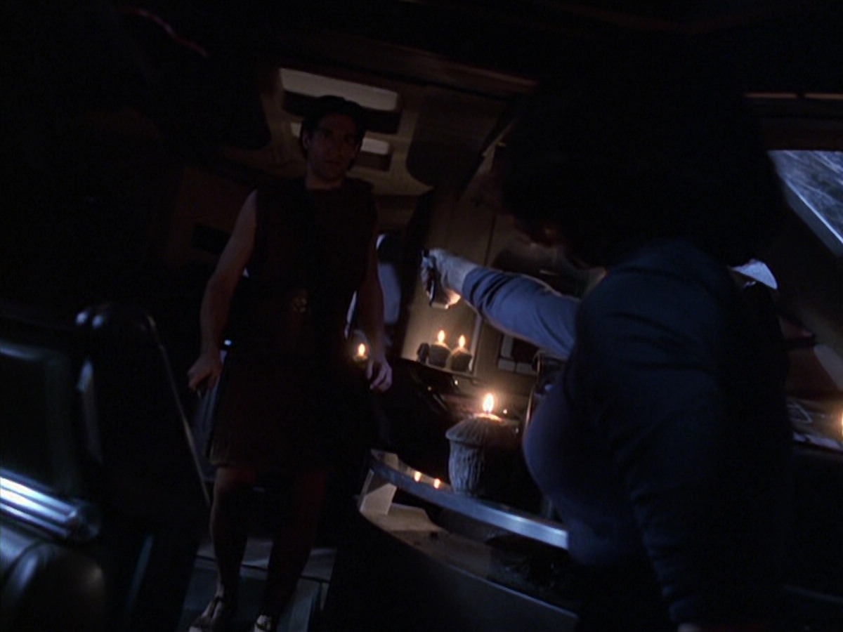 extant_StarTrek_VOY_6x22-Muse_00864.jpg