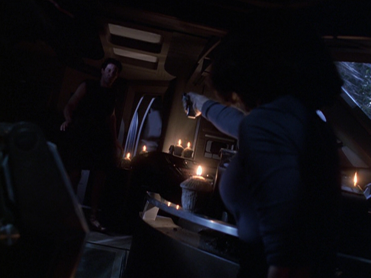 extant_StarTrek_VOY_6x22-Muse_00876.jpg