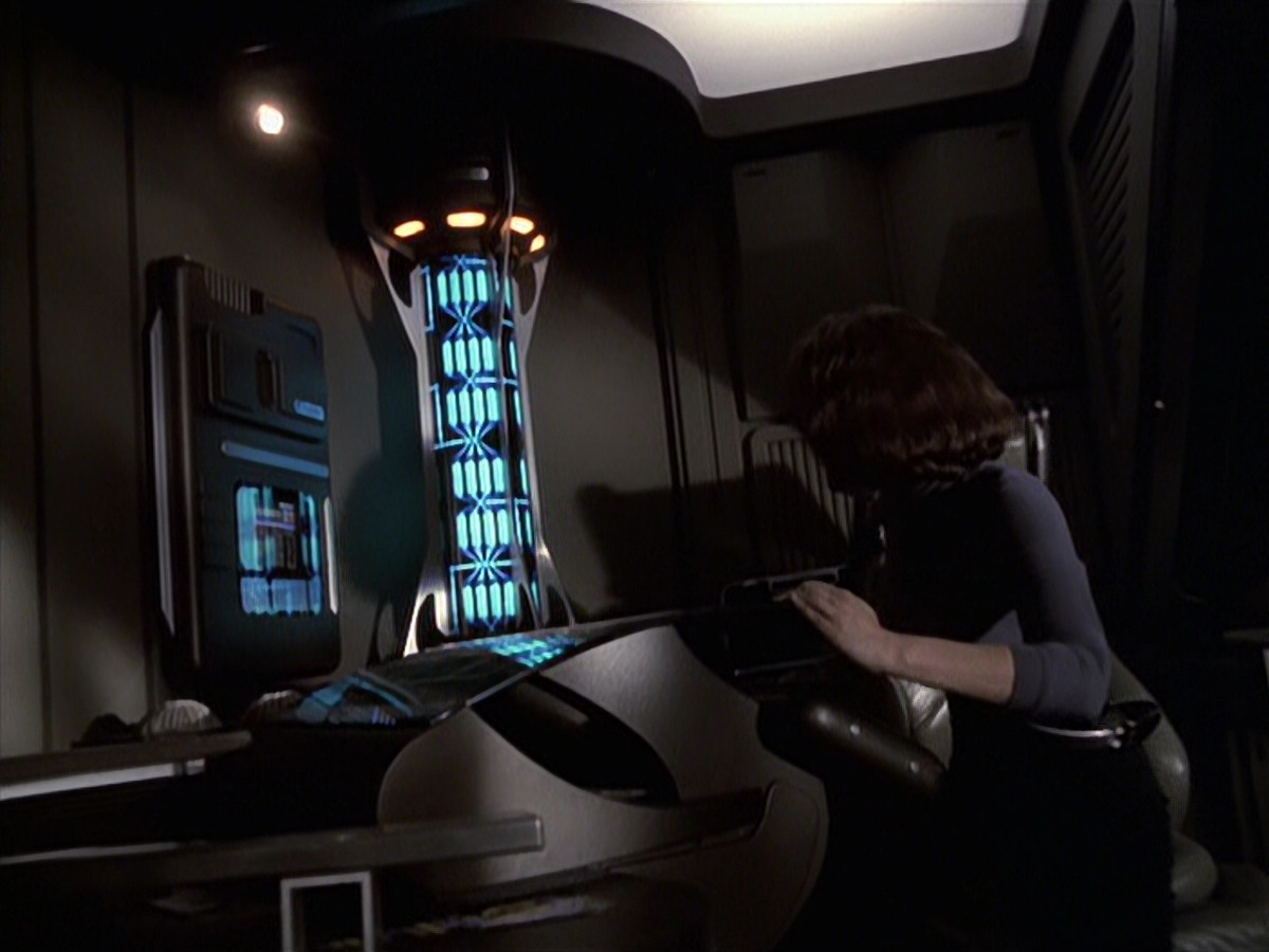 extant_StarTrek_VOY_6x22-Muse_00907.jpg