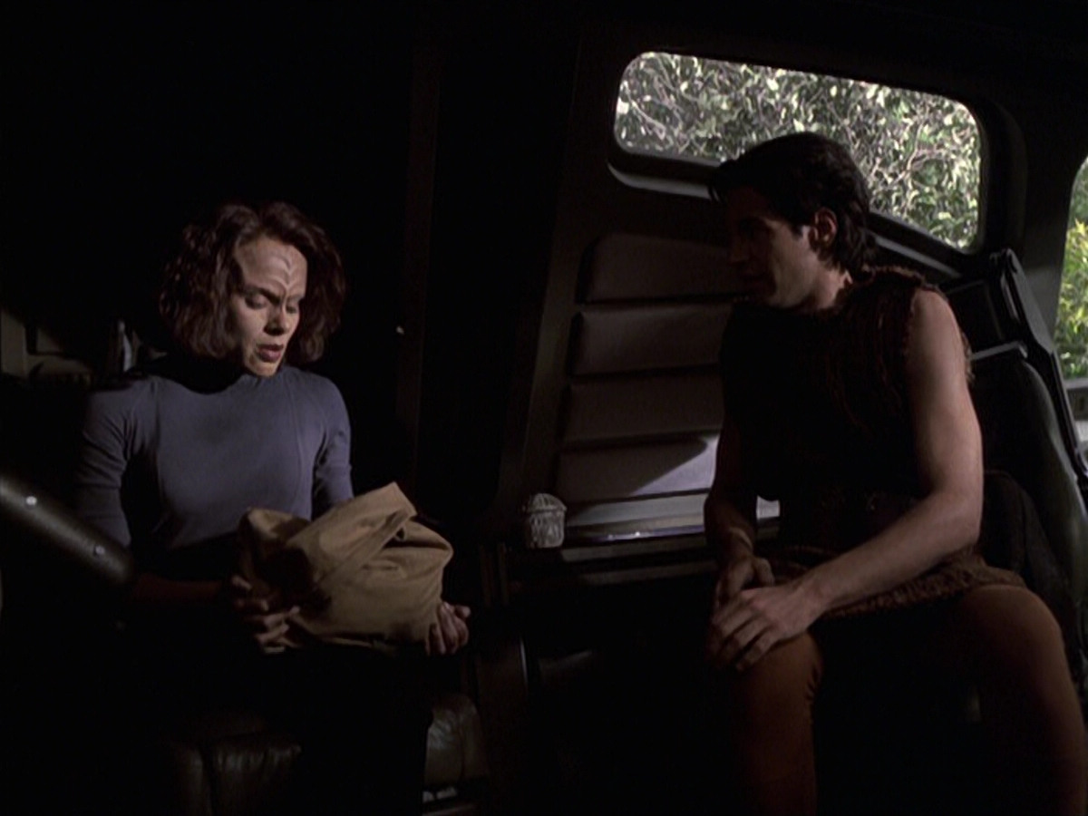 extant_StarTrek_VOY_6x22-Muse_00990.jpg
