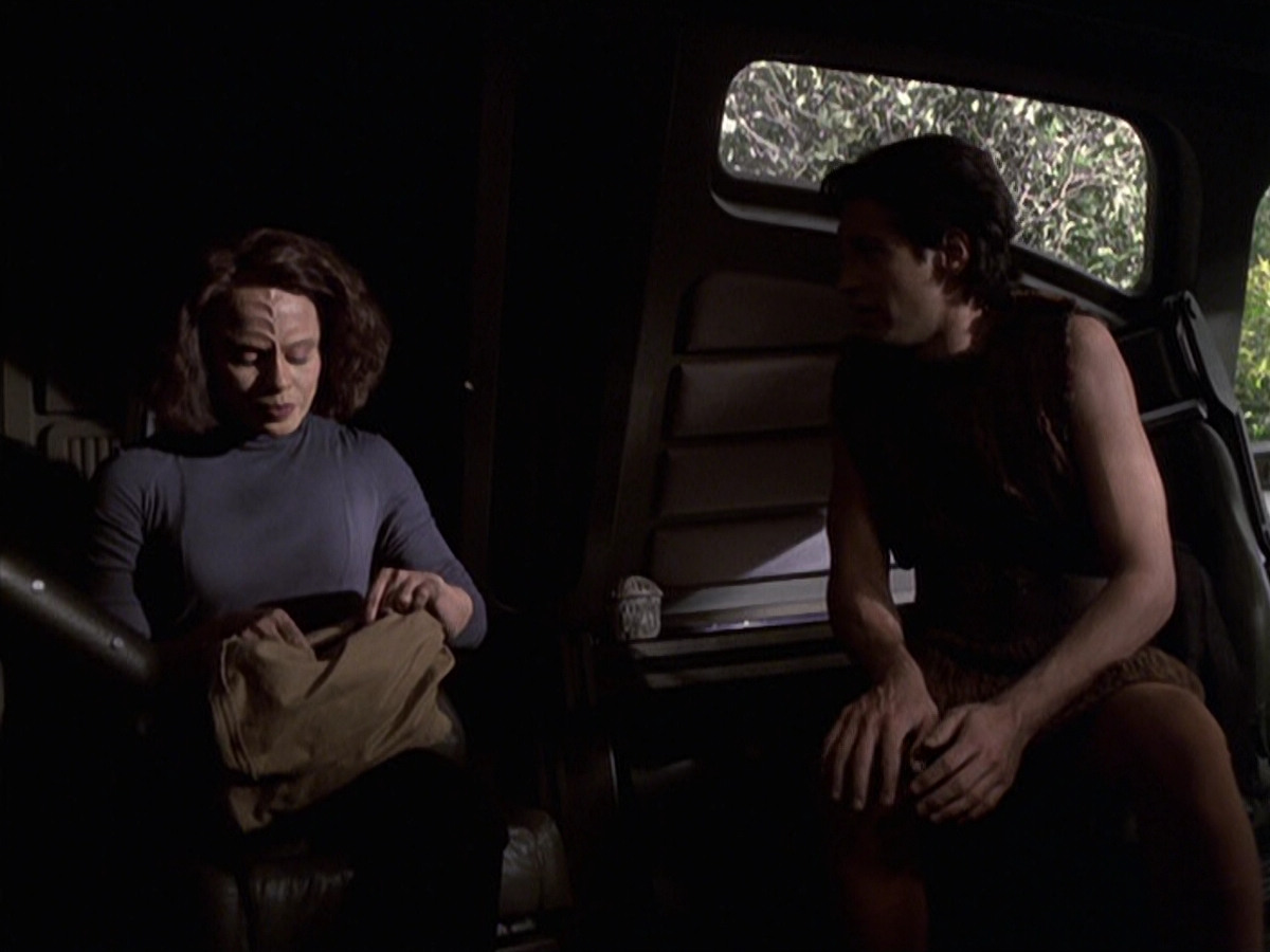 extant_StarTrek_VOY_6x22-Muse_00994.jpg