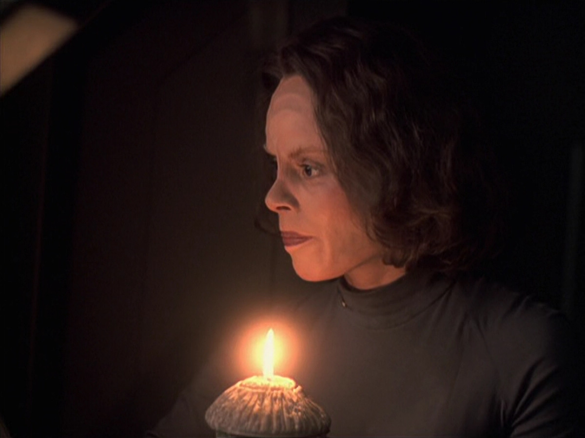 extant_StarTrek_VOY_6x22-Muse_01109.jpg