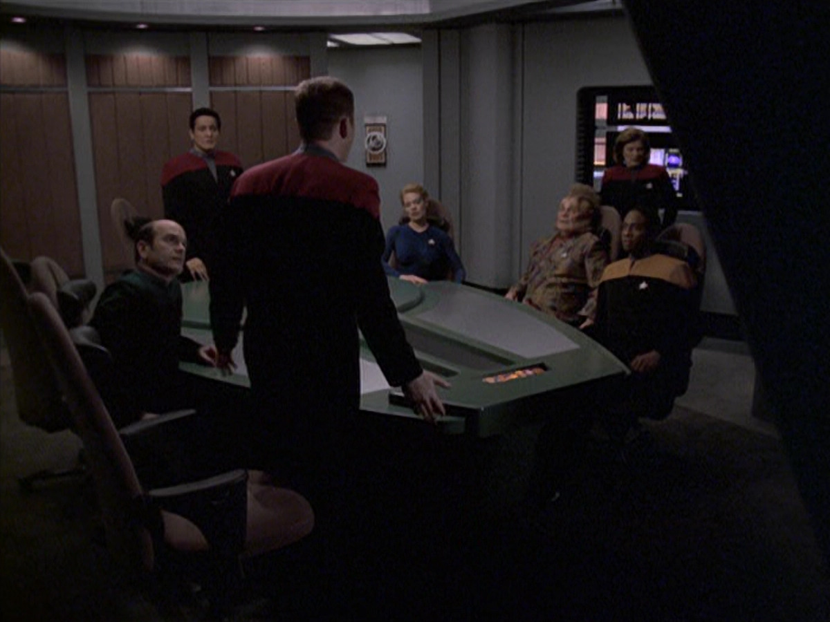 extant_StarTrek_VOY_6x22-Muse_01293.jpg