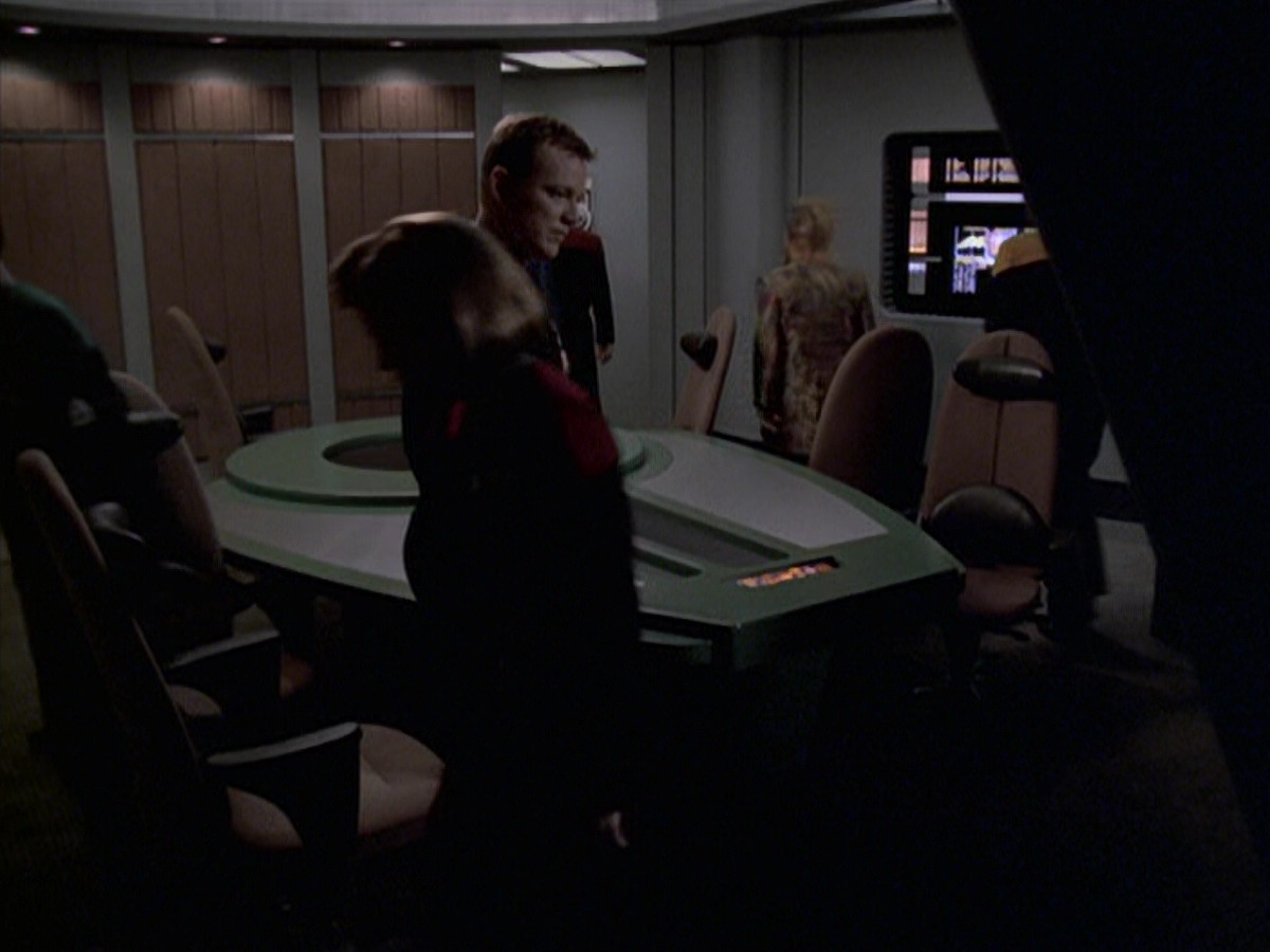 extant_StarTrek_VOY_6x22-Muse_01328.jpg