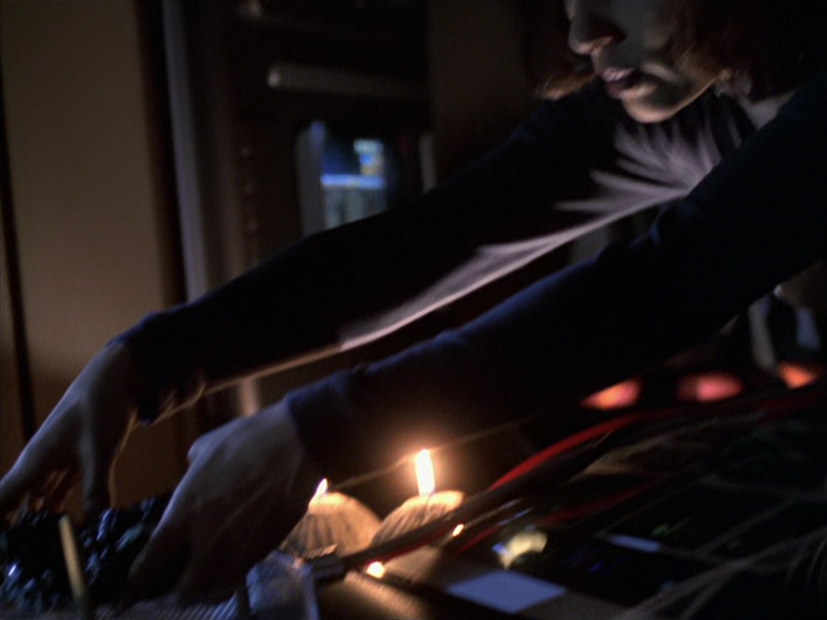 extant_StarTrek_VOY_6x22-Muse_01485.jpg