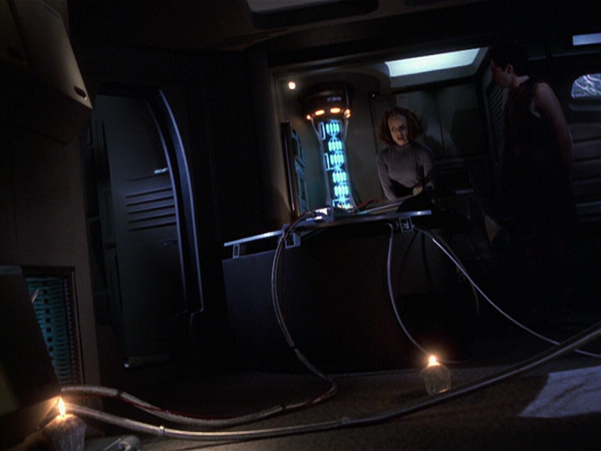 extant_StarTrek_VOY_6x22-Muse_01495.jpg