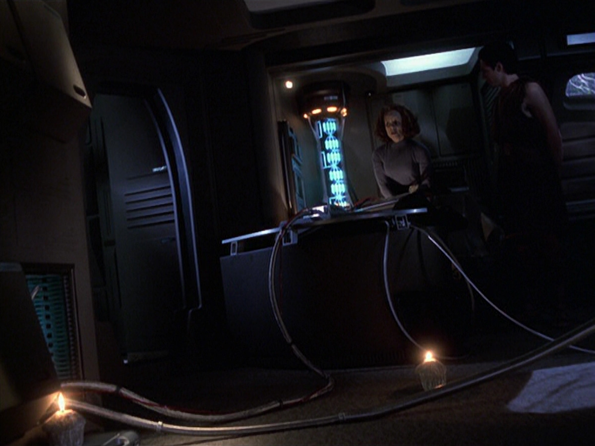 extant_StarTrek_VOY_6x22-Muse_01498.jpg