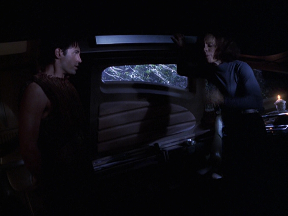 extant_StarTrek_VOY_6x22-Muse_01542.jpg