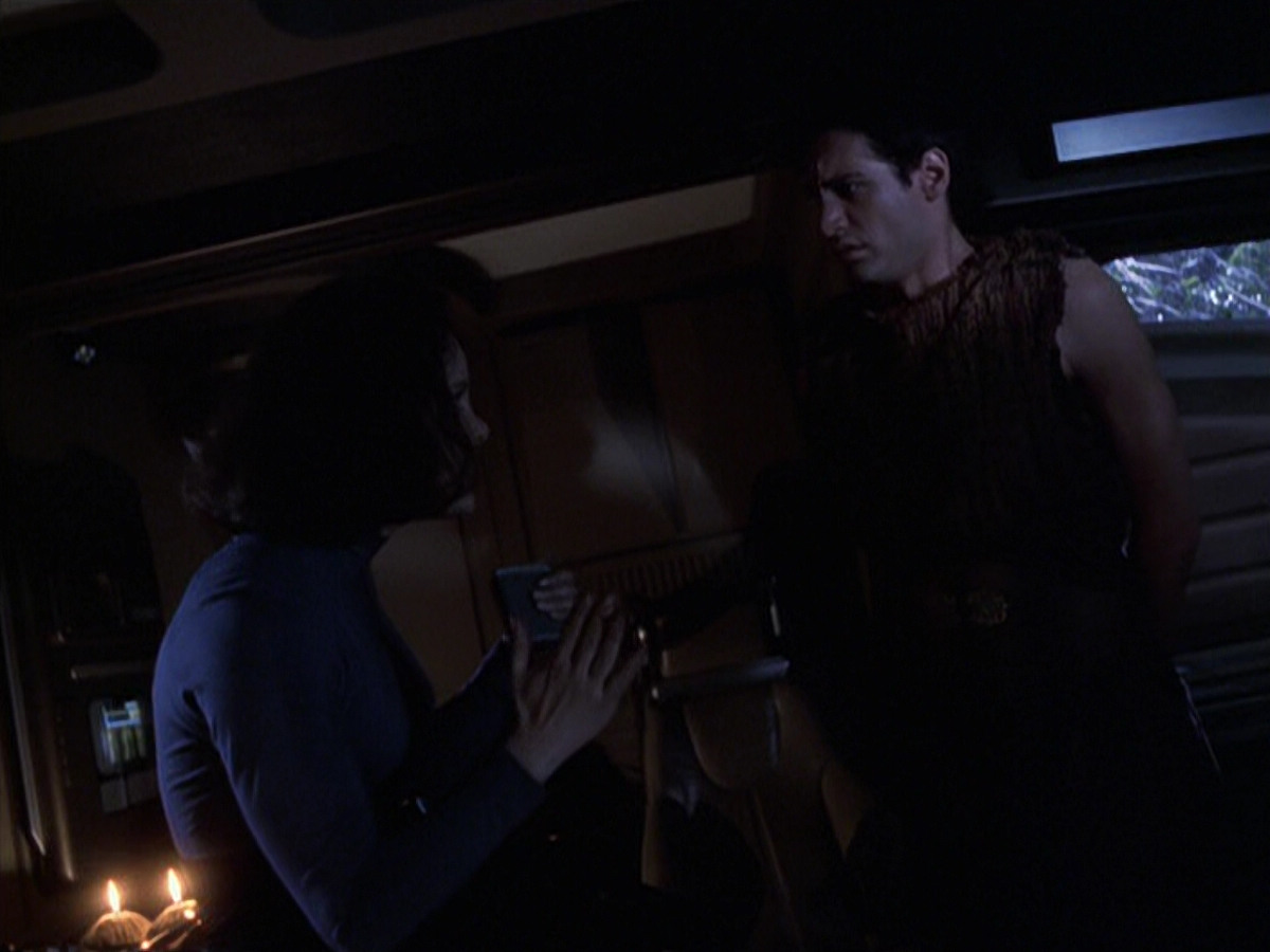 extant_StarTrek_VOY_6x22-Muse_01548.jpg