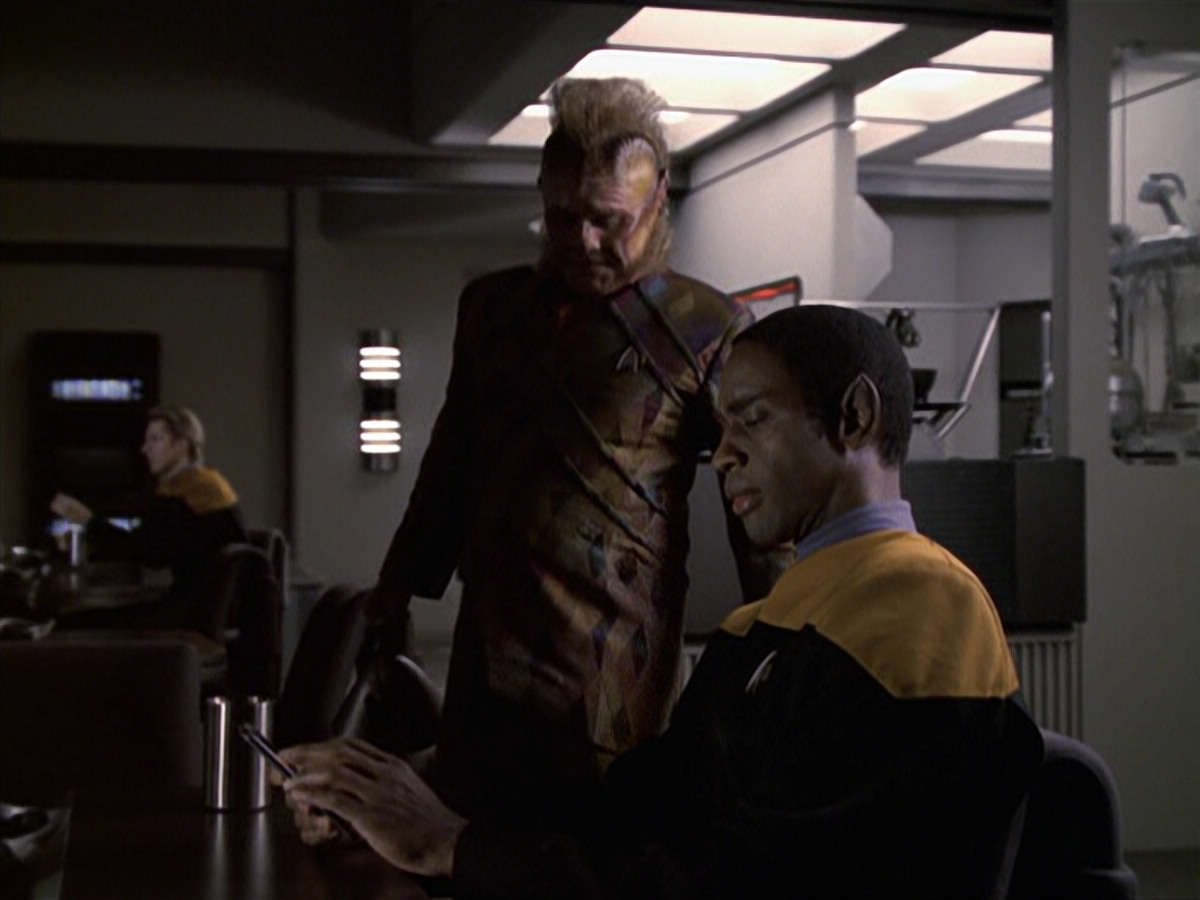 extant_StarTrek_VOY_6x22-Muse_01582.jpg