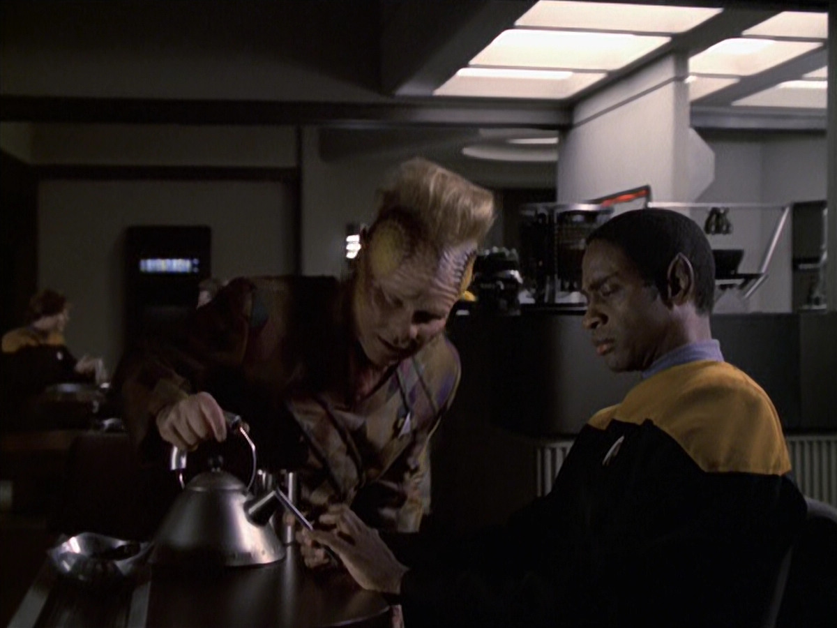 extant_StarTrek_VOY_6x22-Muse_01598.jpg