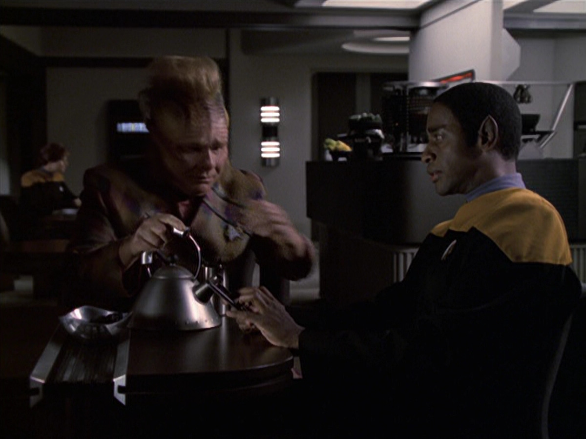extant_StarTrek_VOY_6x22-Muse_01648.jpg