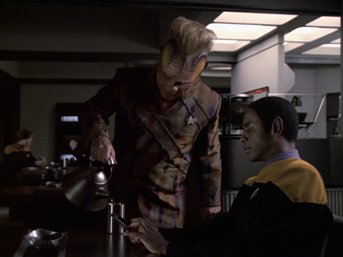 extant_StarTrek_VOY_6x22-Muse_01654.jpg